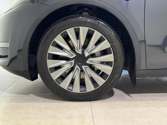 Tesla Model Y 2024 thumb 8