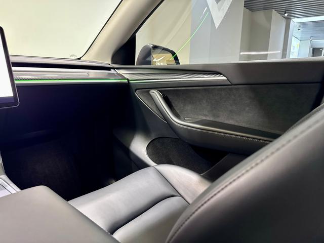 Tesla Model Y 2024 thumb 10