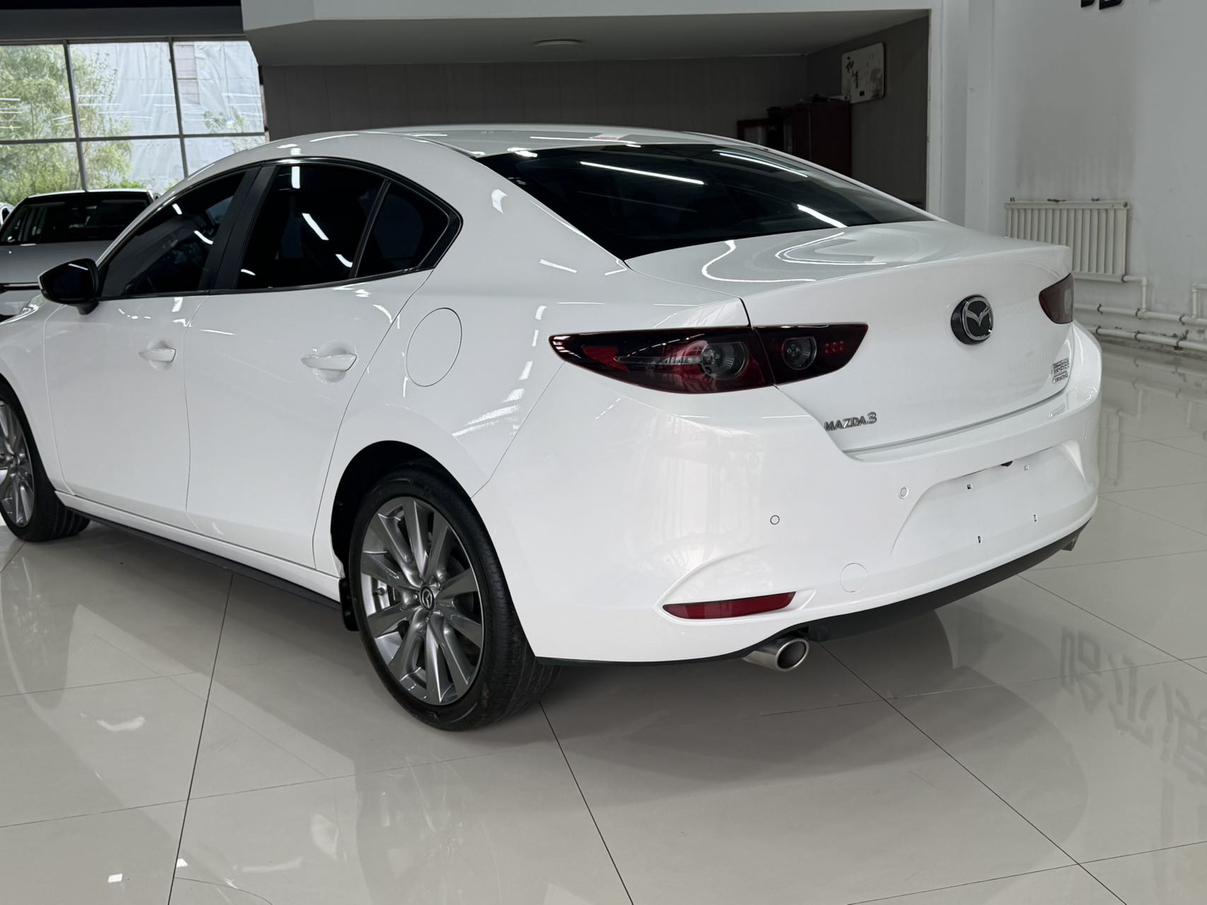 Mazda 3 2021 thumb 2