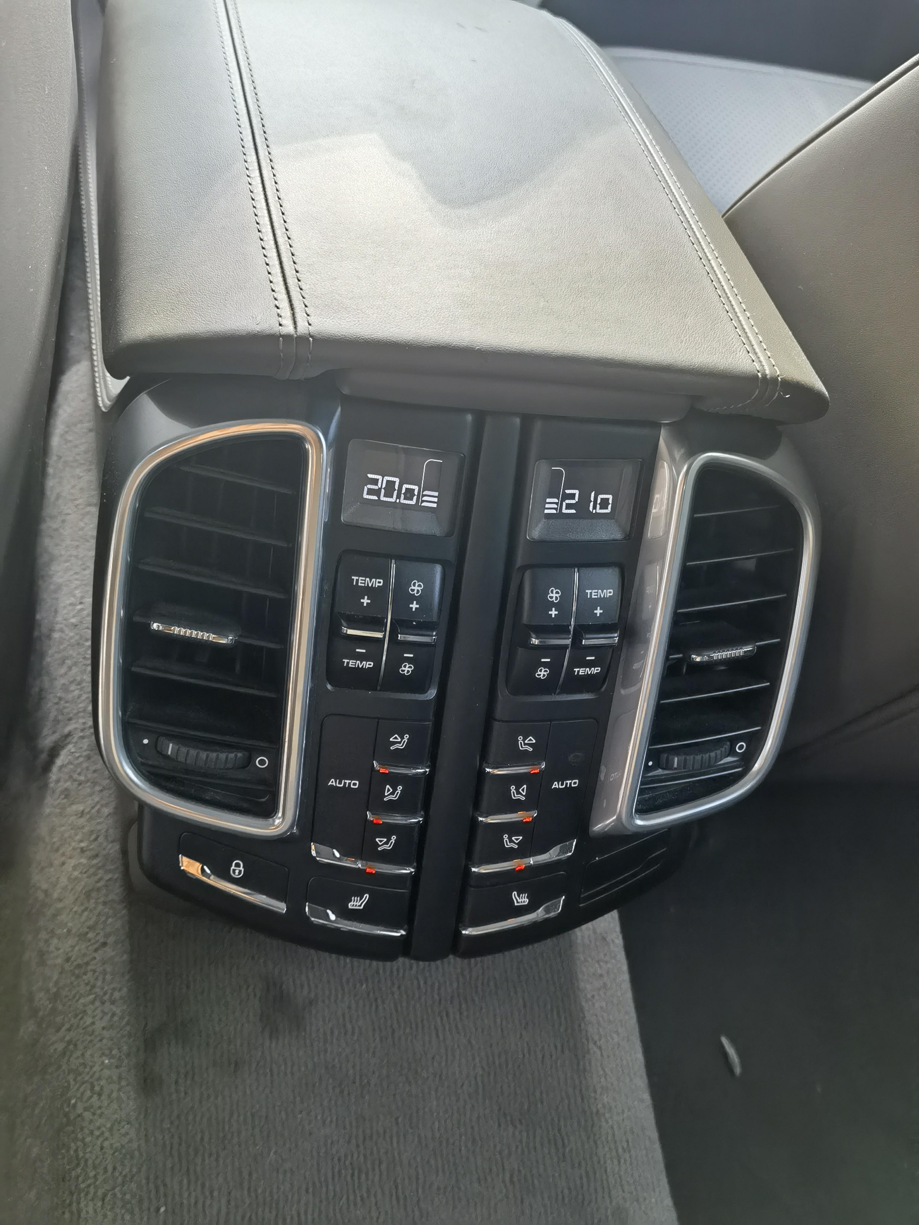 Porsche Cayenne 2014 thumb 8