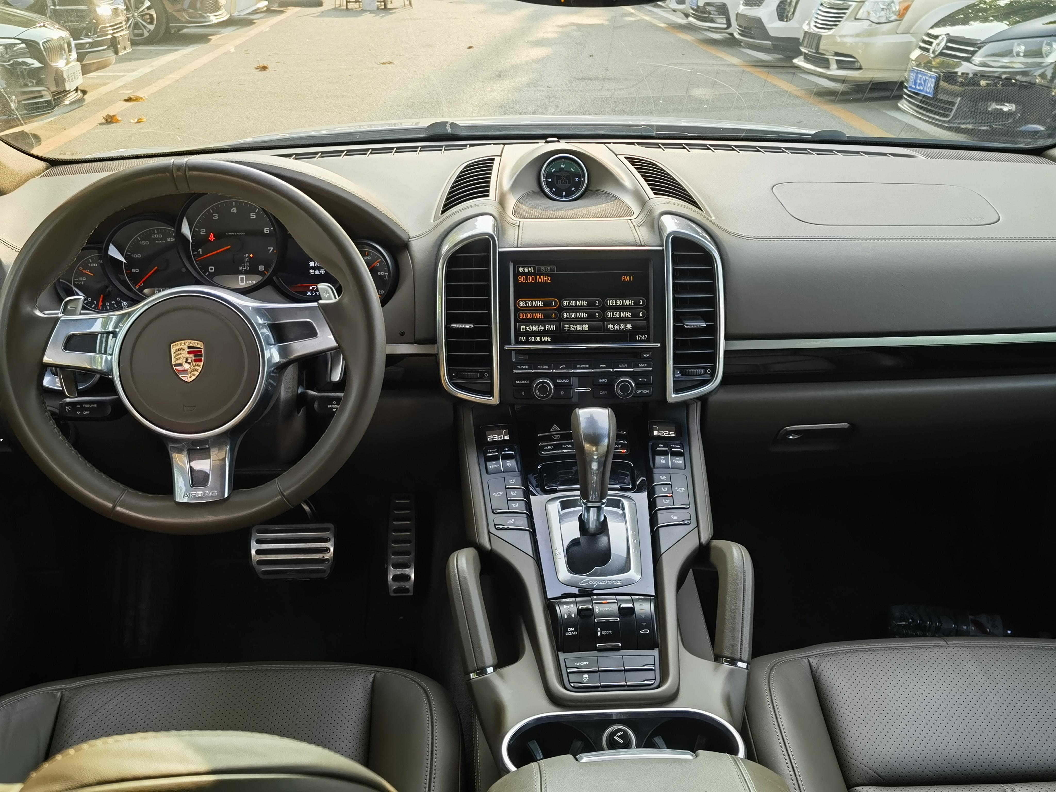 Porsche Cayenne 2014 thumb 10