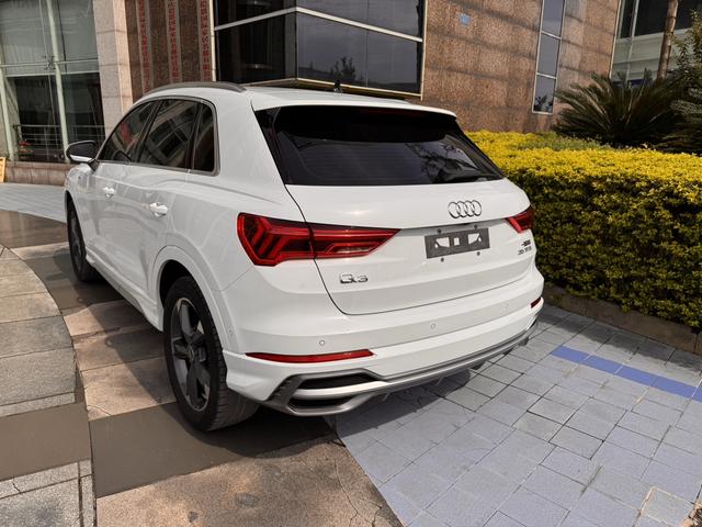 Audi Q3 2023 thumb 2