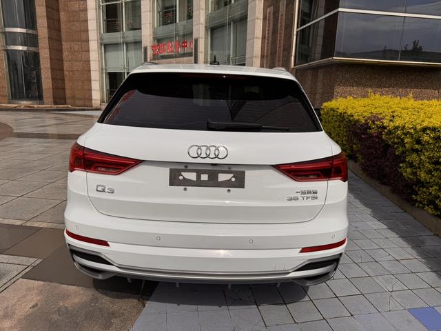 Audi Q3 2023 thumb 3