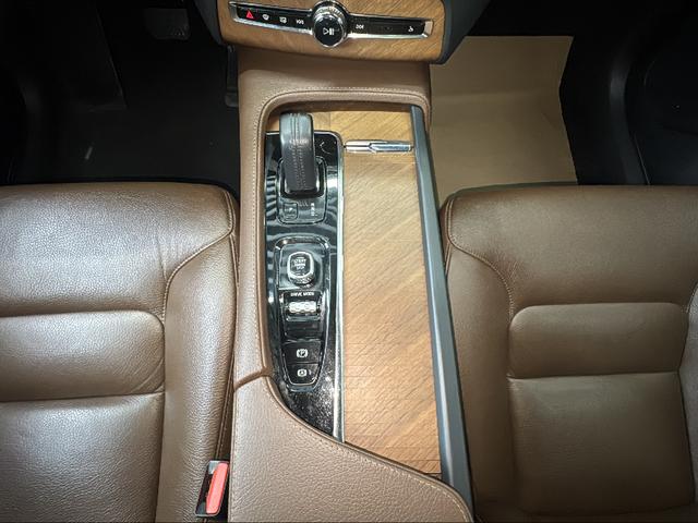Volvo XC90 2021 thumb 3