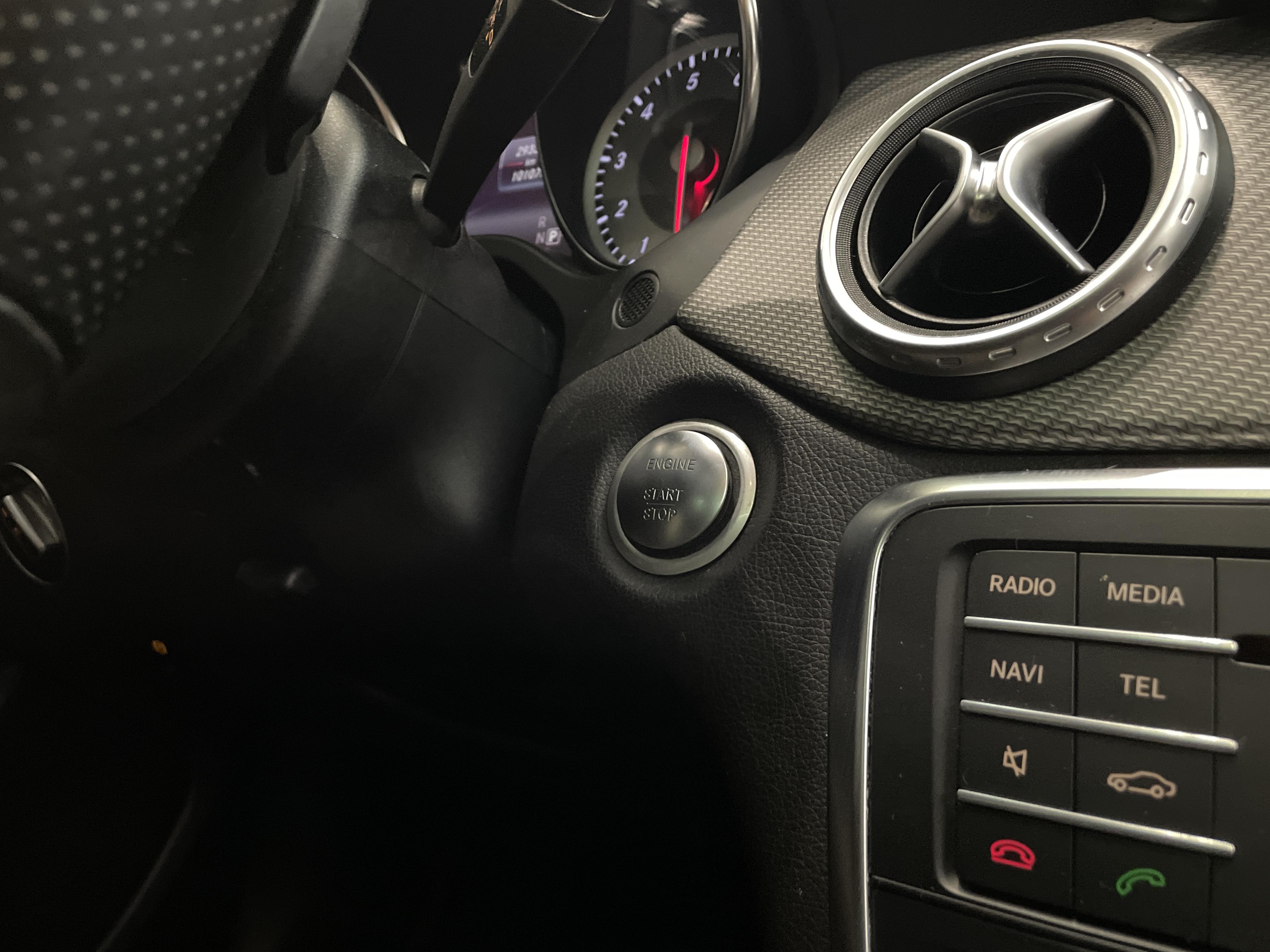 Mercedes-Benz GLA 2016 thumb 10