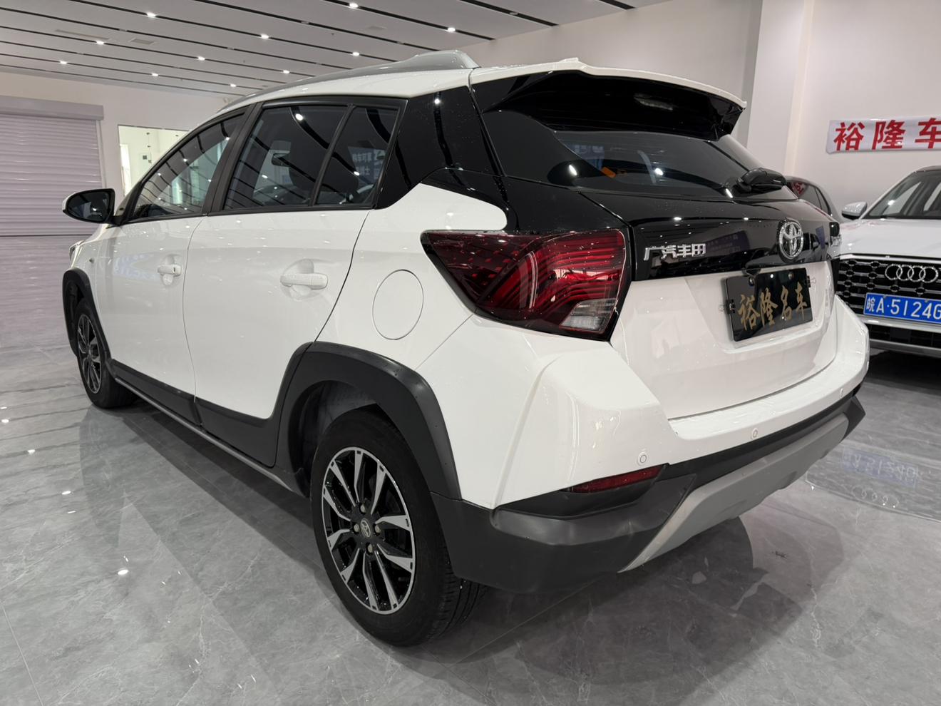 Toyota Yaris 2022 thumb 2