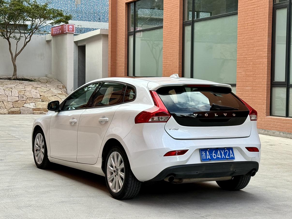 Volvo V40 2015 thumb 3
