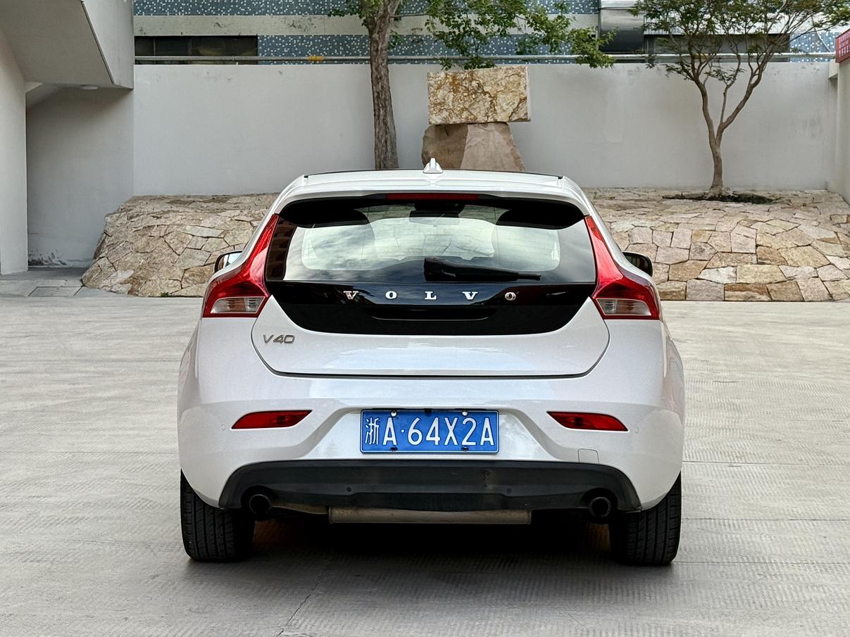 Volvo V40 2015 thumb 4