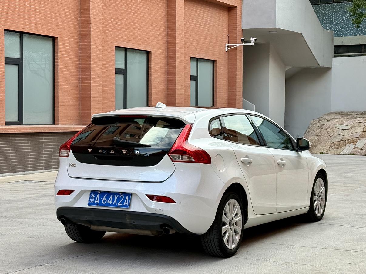 Volvo V40 2015 thumb 5