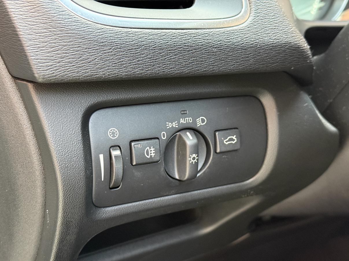 Volvo V40 2015 thumb 11