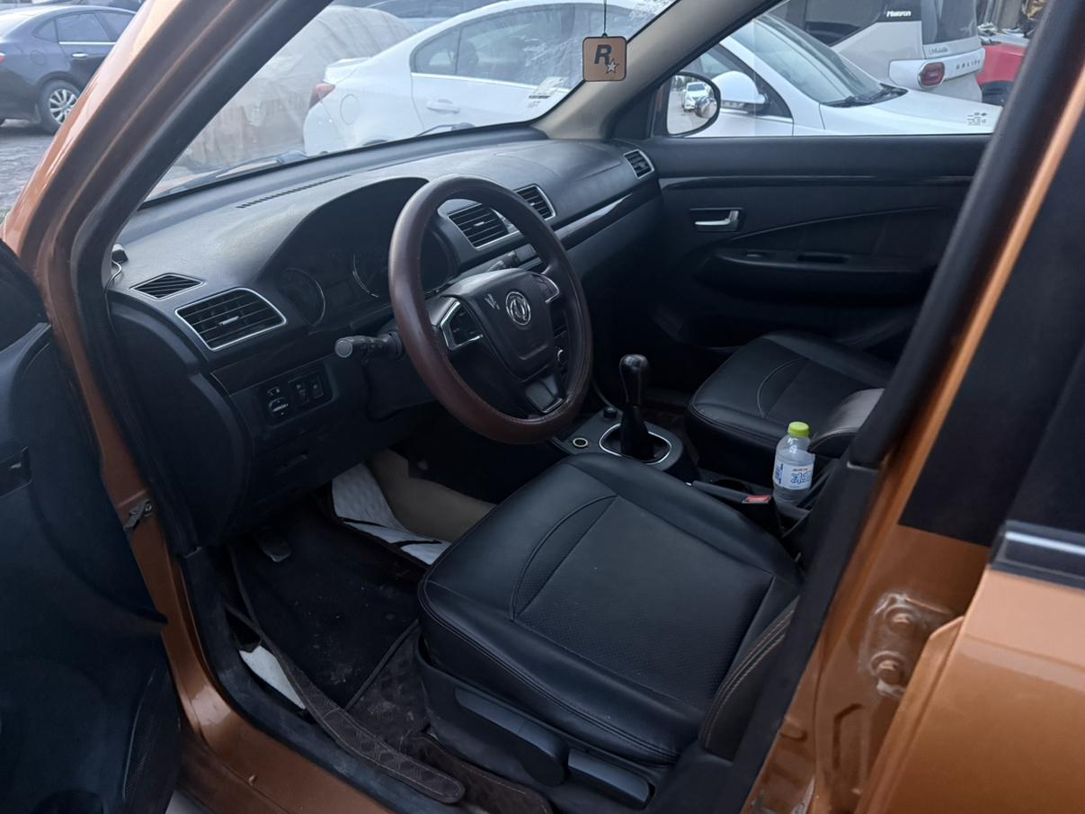 Dongfeng Fengon 360 2015 thumb 6
