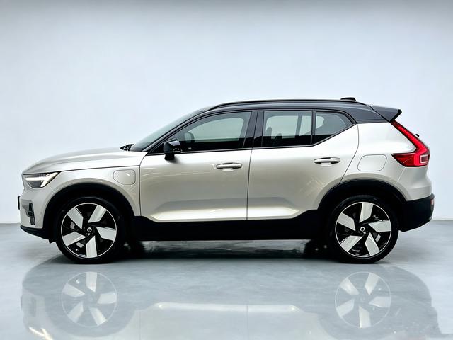 Volvo XC40 2023 thumb 2