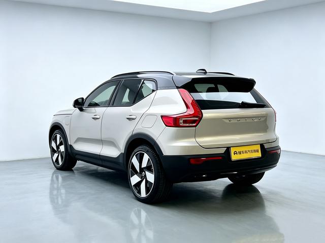 Volvo XC40 2023 thumb 3