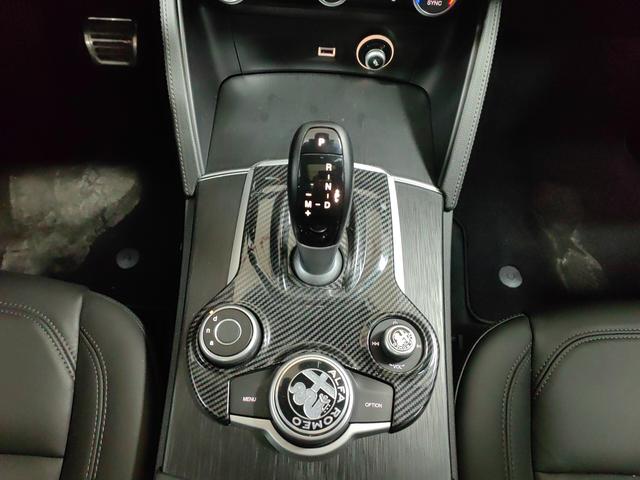 Alfa Romeo Stelvio 2017 thumb 7