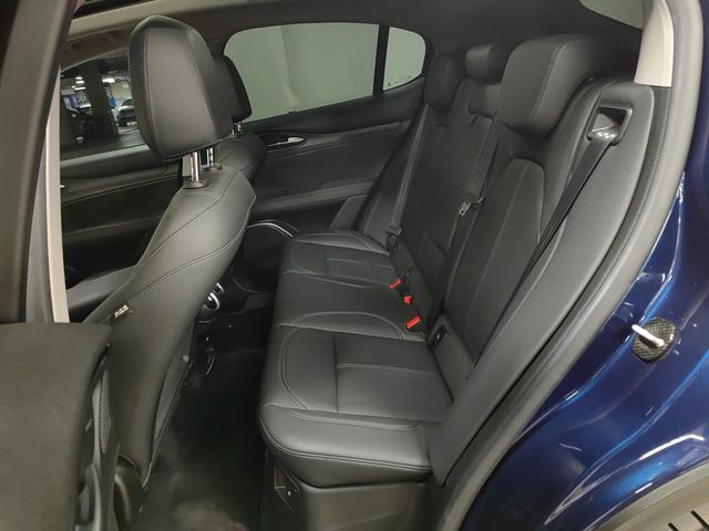 Alfa Romeo Stelvio 2017 thumb 10