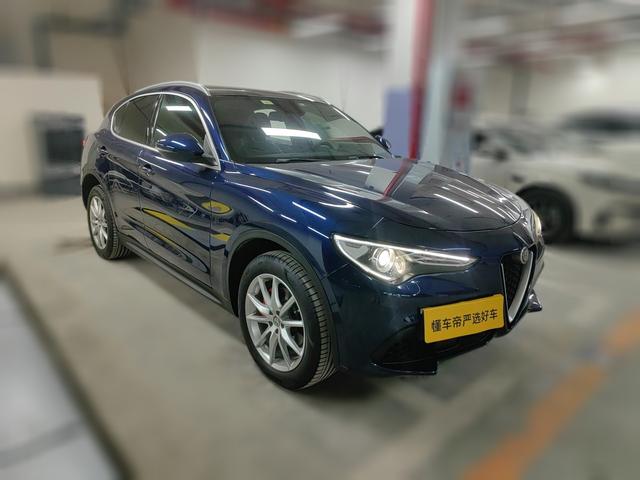 Alfa Romeo Stelvio 2017 thumb 12