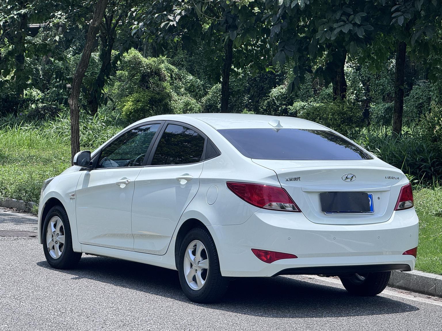 Hyundai Solaris 2014 thumb 3