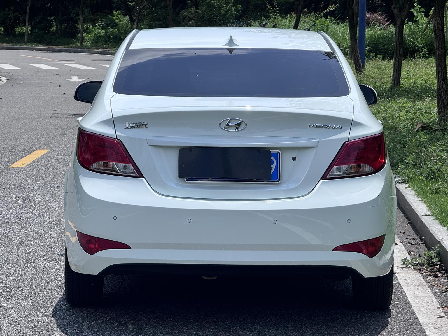 Hyundai Solaris 2014 thumb 4