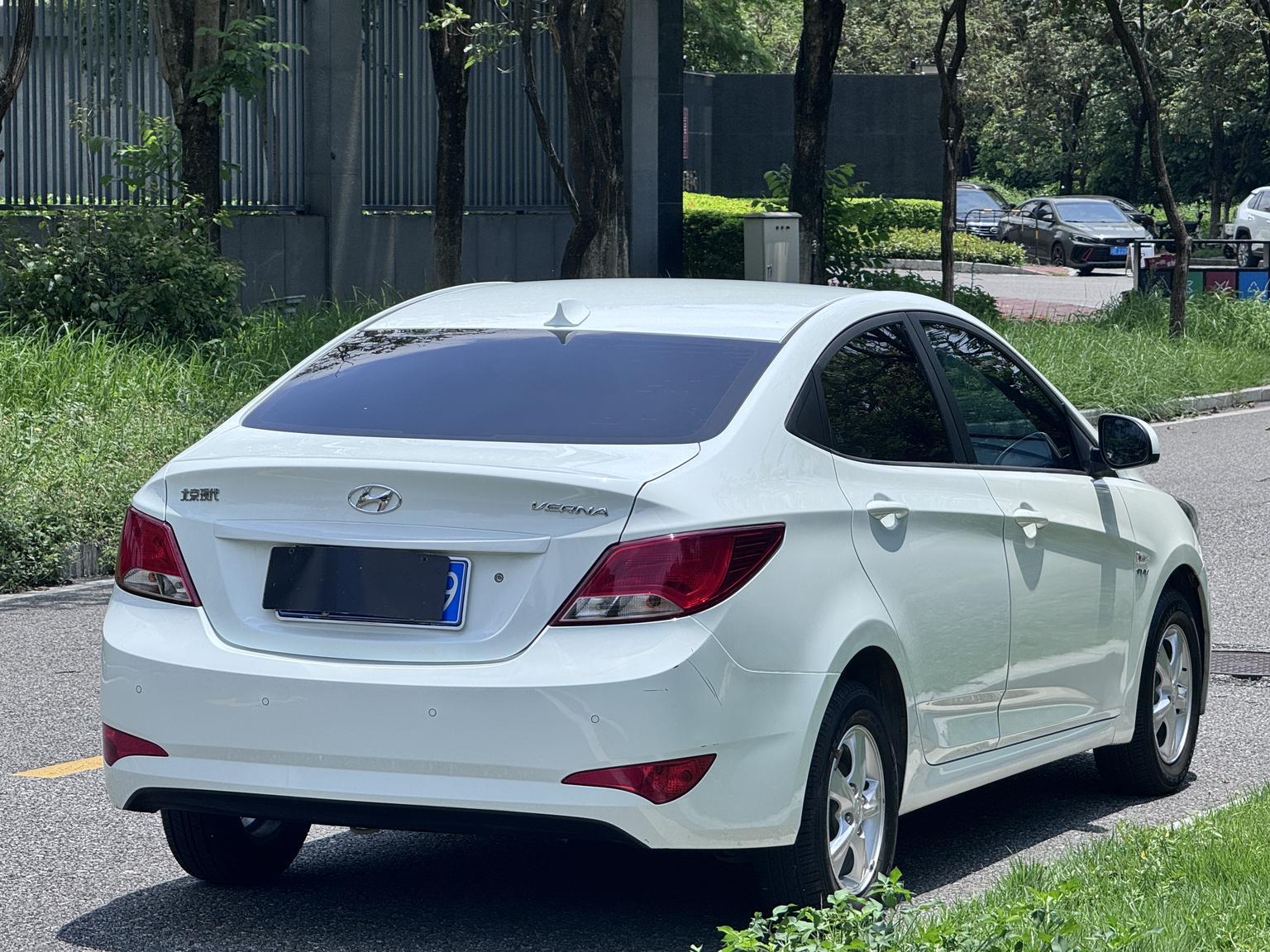Hyundai Solaris 2014 thumb 5