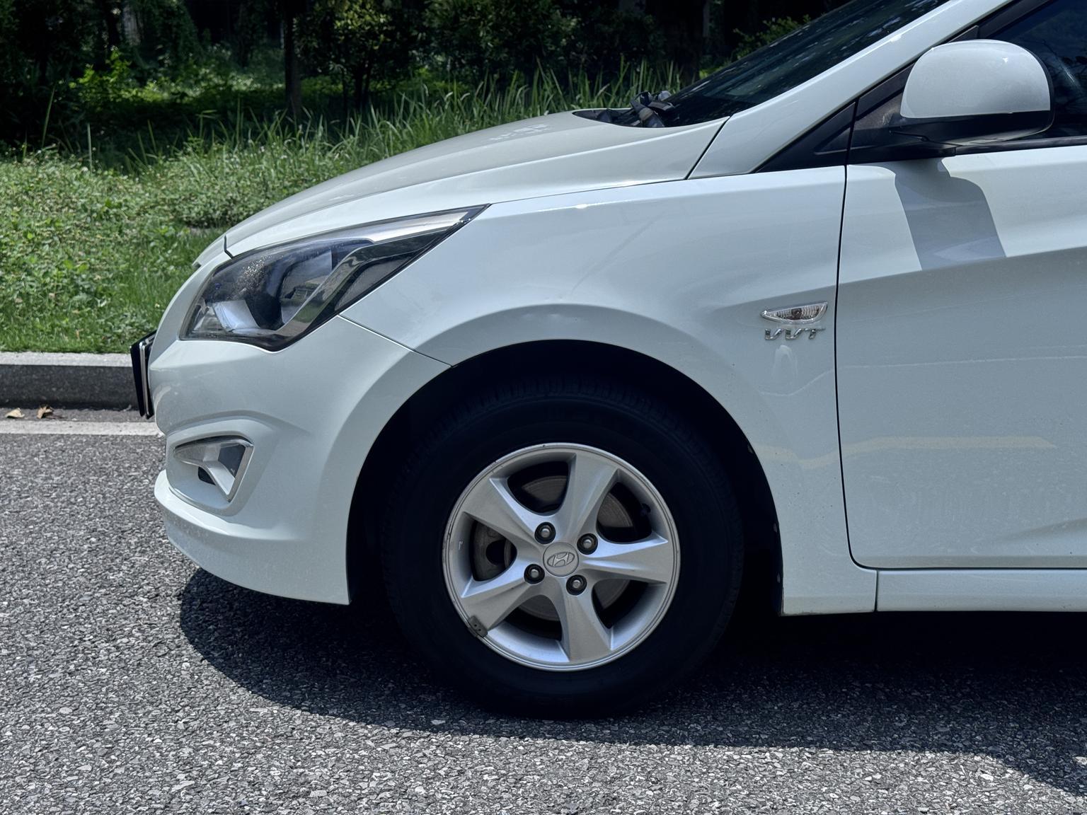 Hyundai Solaris 2014 thumb 8