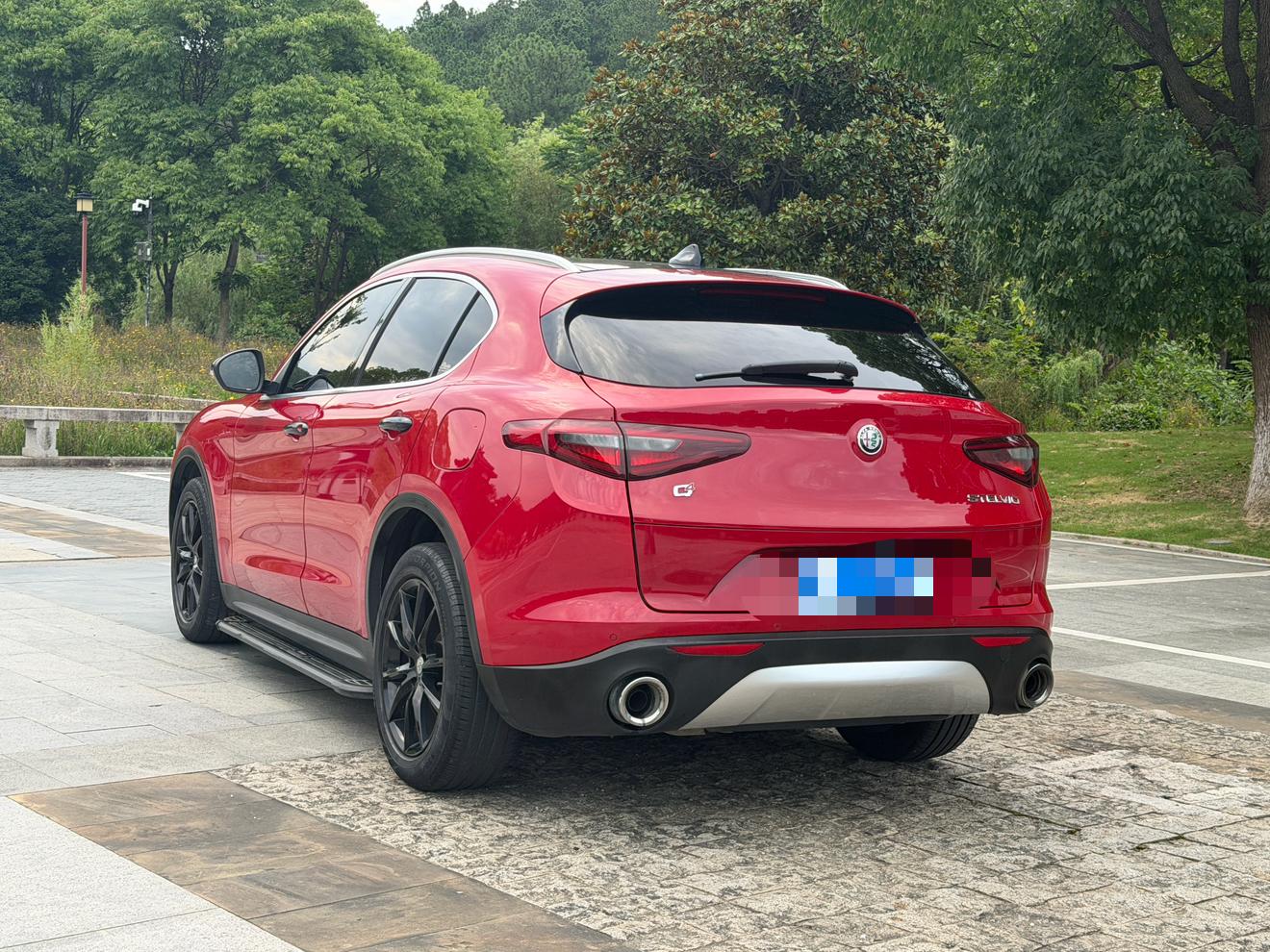 Alfa Romeo Stelvio 2017 thumb 2