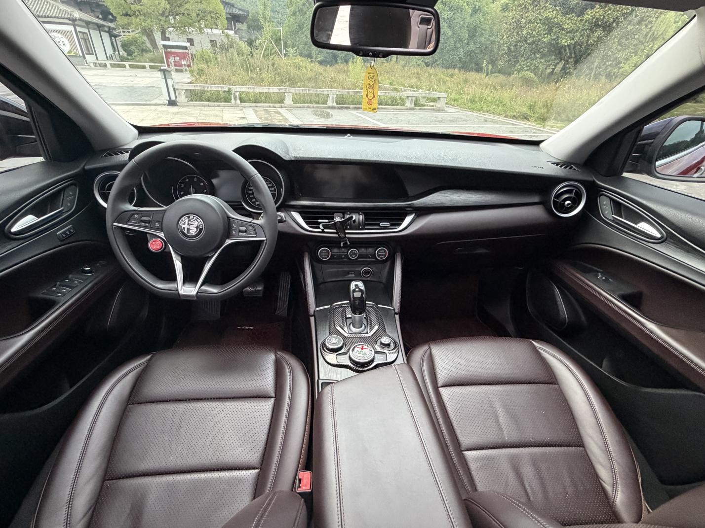 Alfa Romeo Stelvio 2017 thumb 6