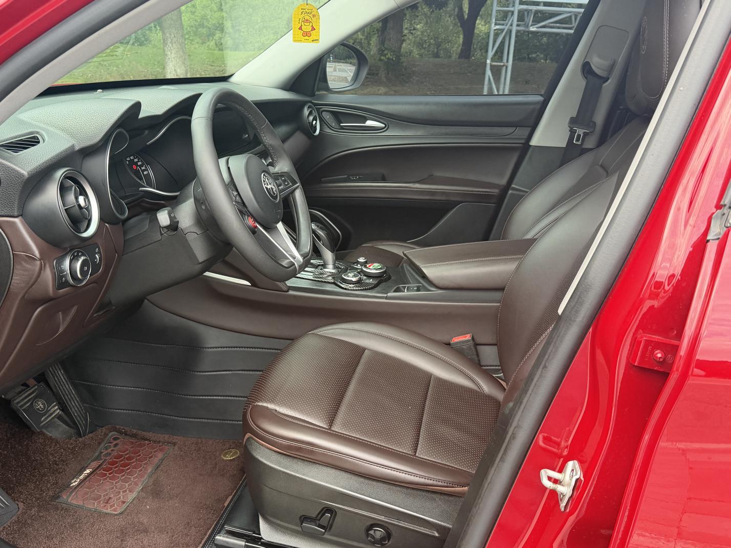 Alfa Romeo Stelvio 2017 thumb 7
