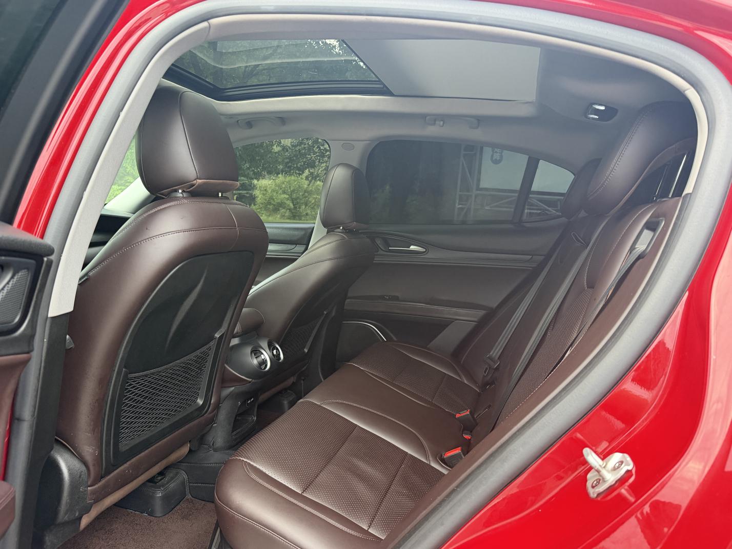 Alfa Romeo Stelvio 2017 thumb 8