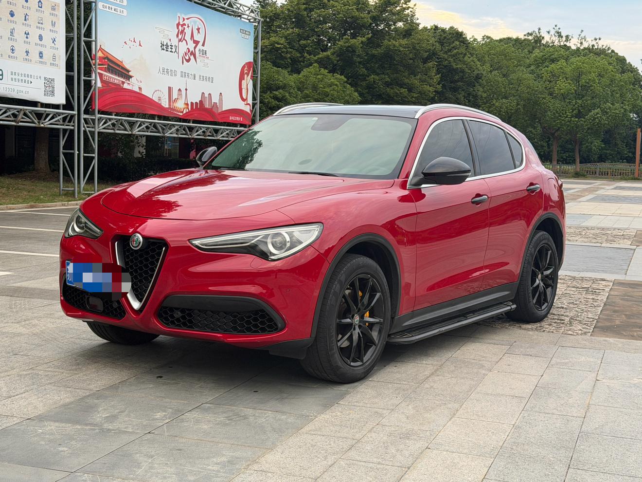 Alfa Romeo Stelvio 2017 thumb 9