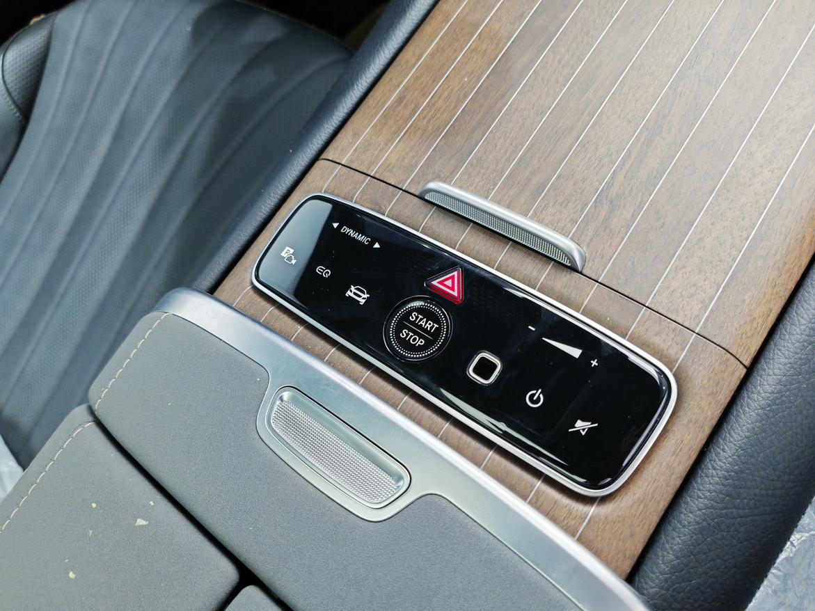 Mercedes-Benz EQS SUV 2023 thumb 8