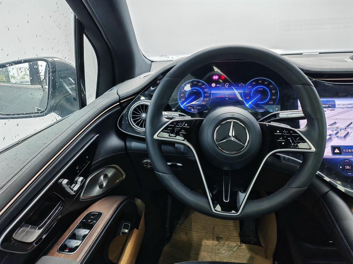 Mercedes-Benz EQS SUV 2023 thumb 12