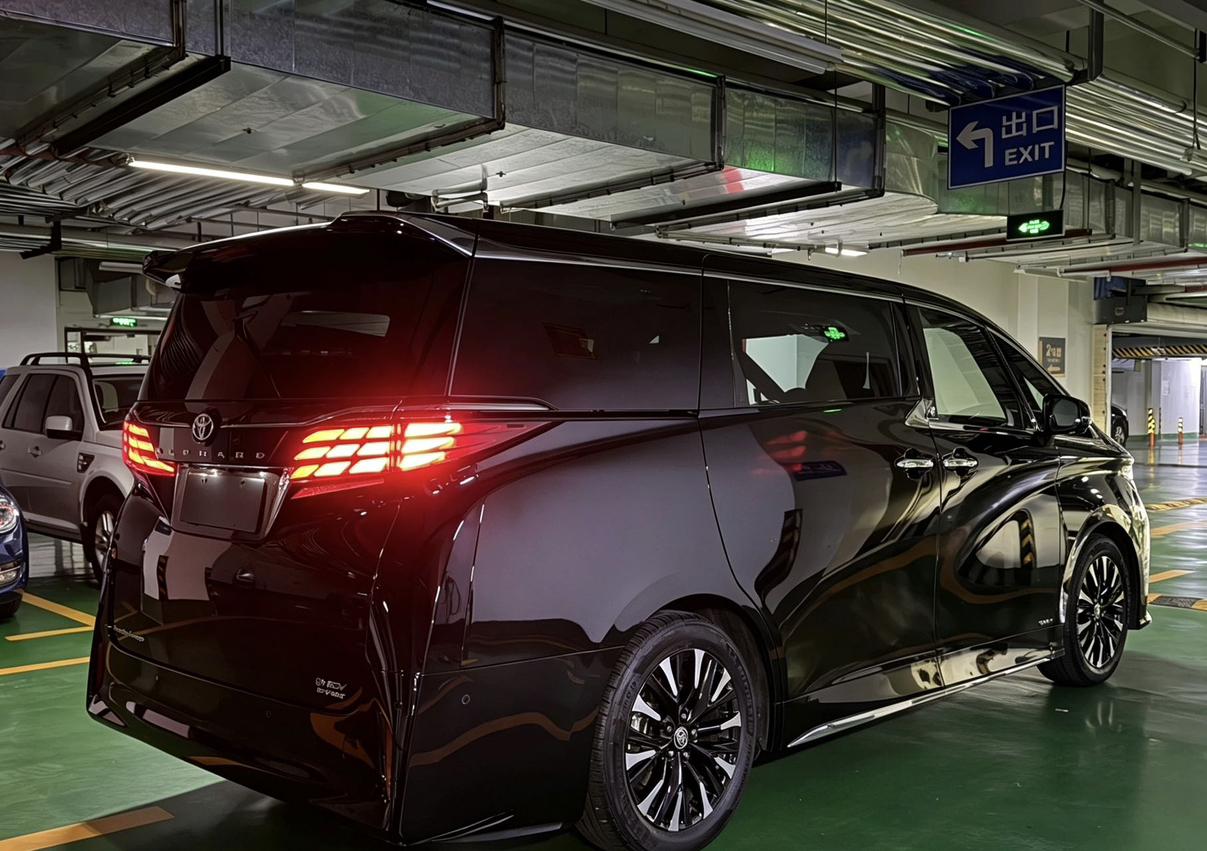 Toyota Alphard 2024 thumb 4