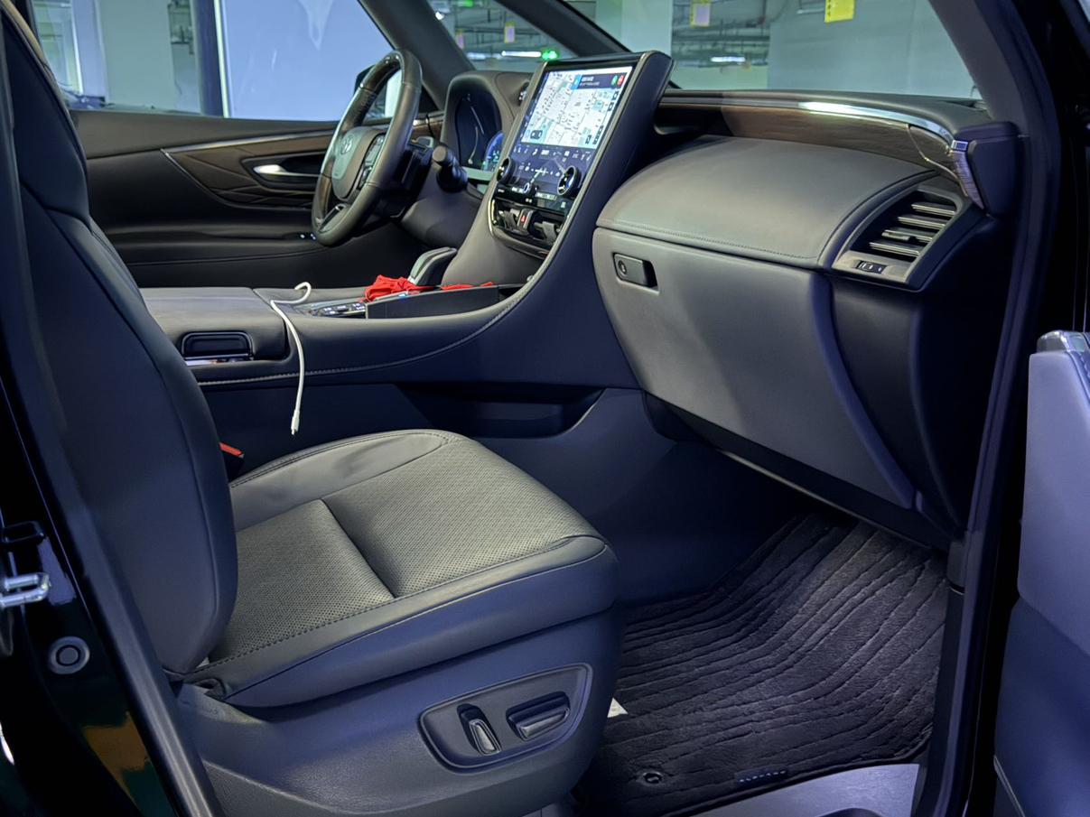 Toyota Alphard 2024 thumb 8
