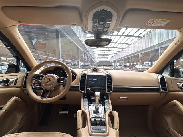 Porsche Cayenne 2016 thumb 3