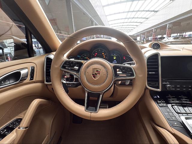 Porsche Cayenne 2016 thumb 5