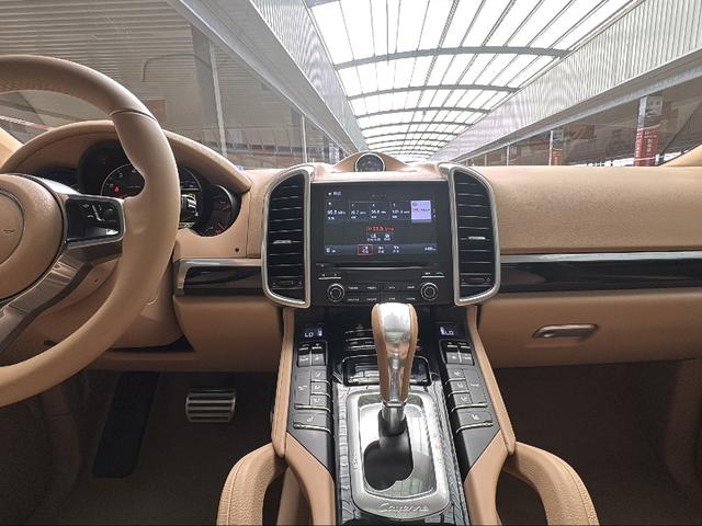 Porsche Cayenne 2016 thumb 7