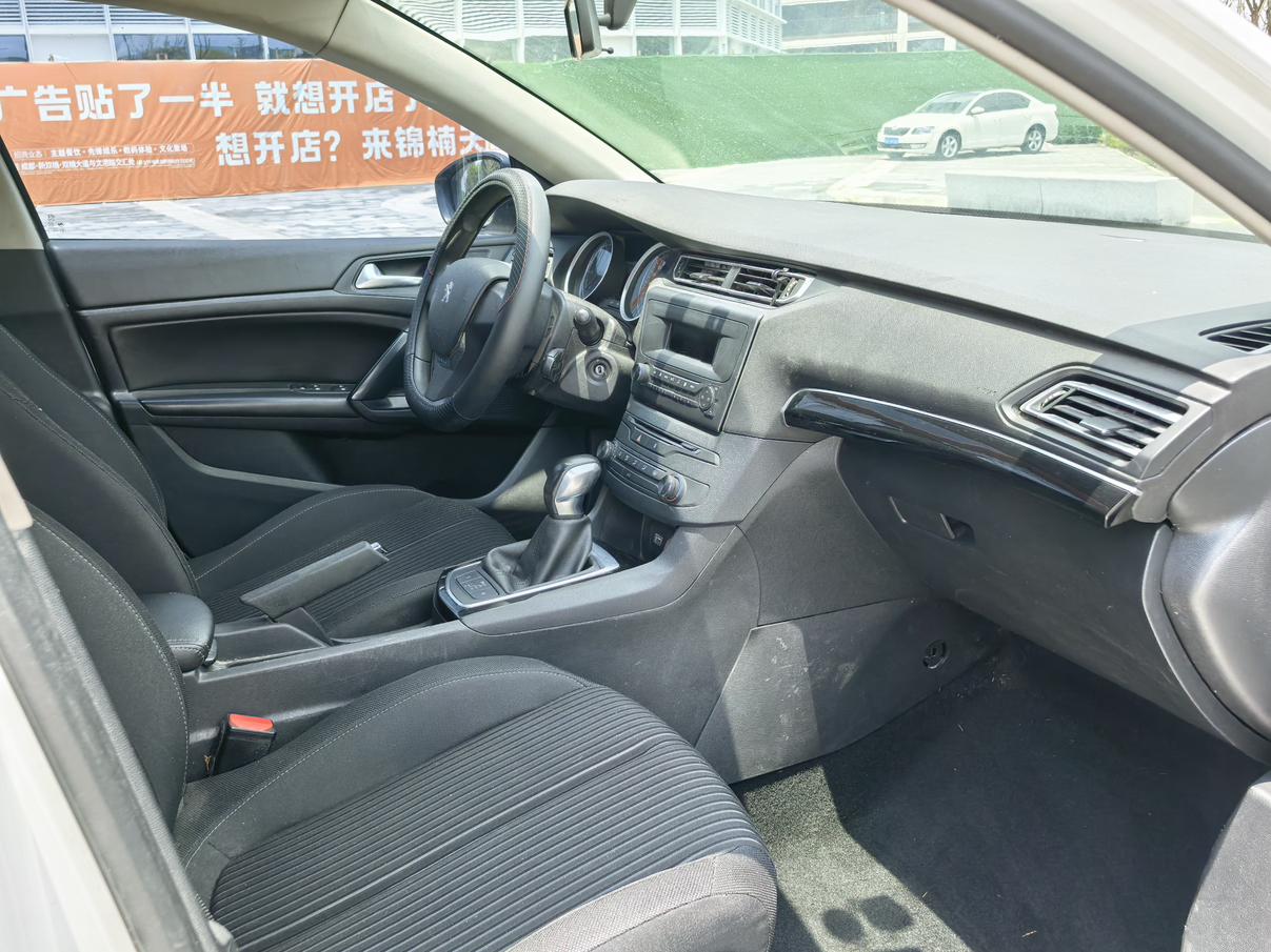 Peugeot 408 2014 thumb 6