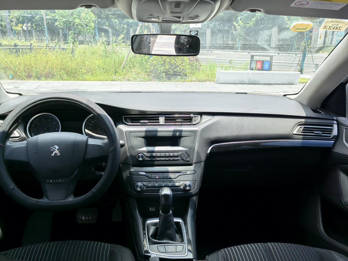 Peugeot 408 2014 thumb 8