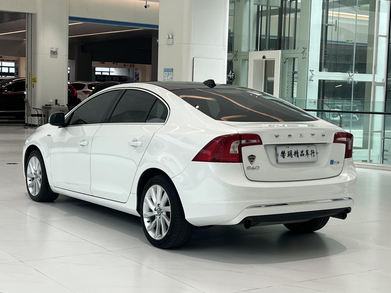 Volvo S60 2015 thumb 3