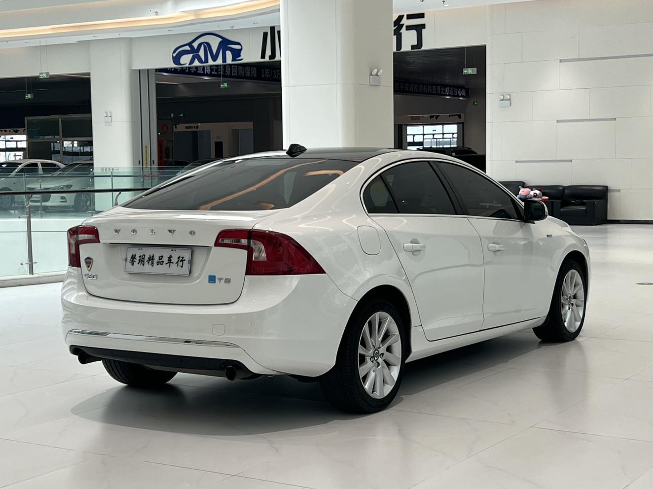Volvo S60 2015 thumb 5