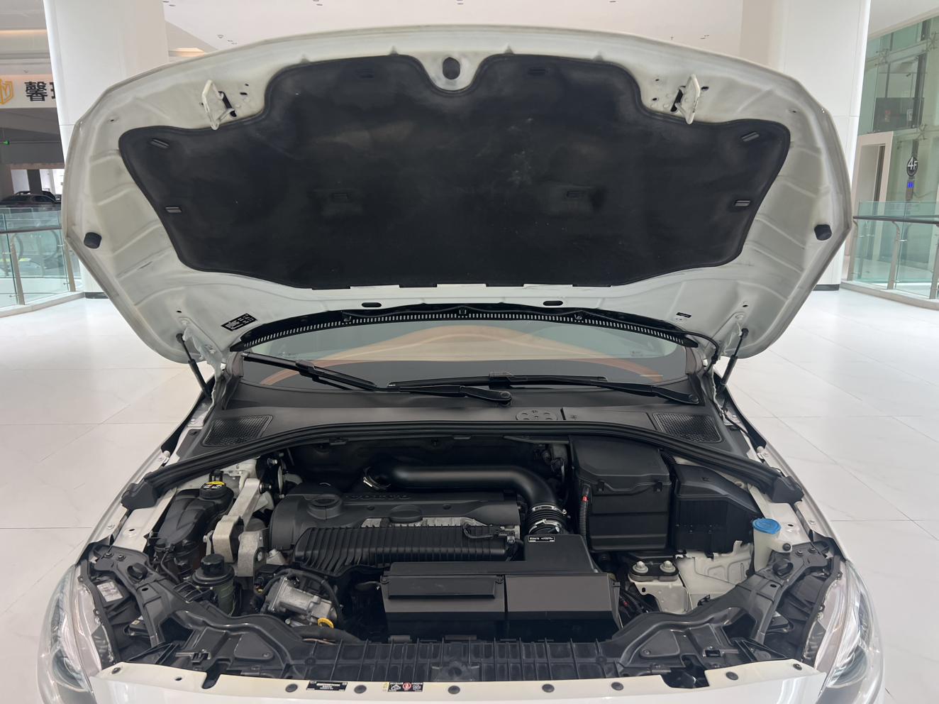 Volvo S60 2015 thumb 6