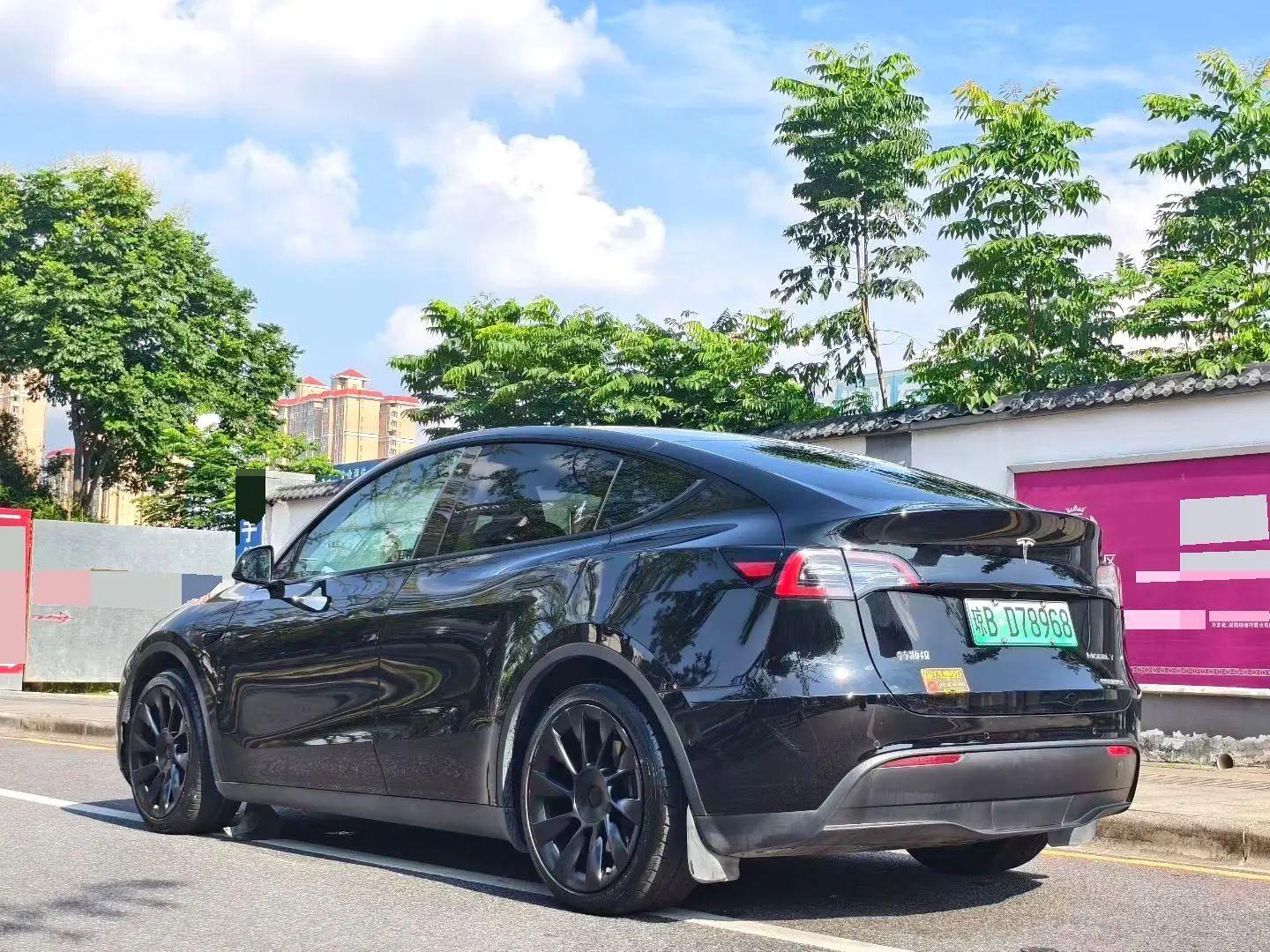 Tesla Model Y 2022 thumb 11