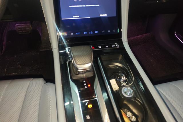 Hongqi H5 2025 thumb 12