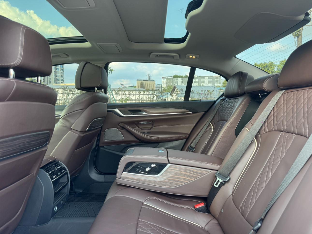 BMW 5 серии 2019 thumb 12