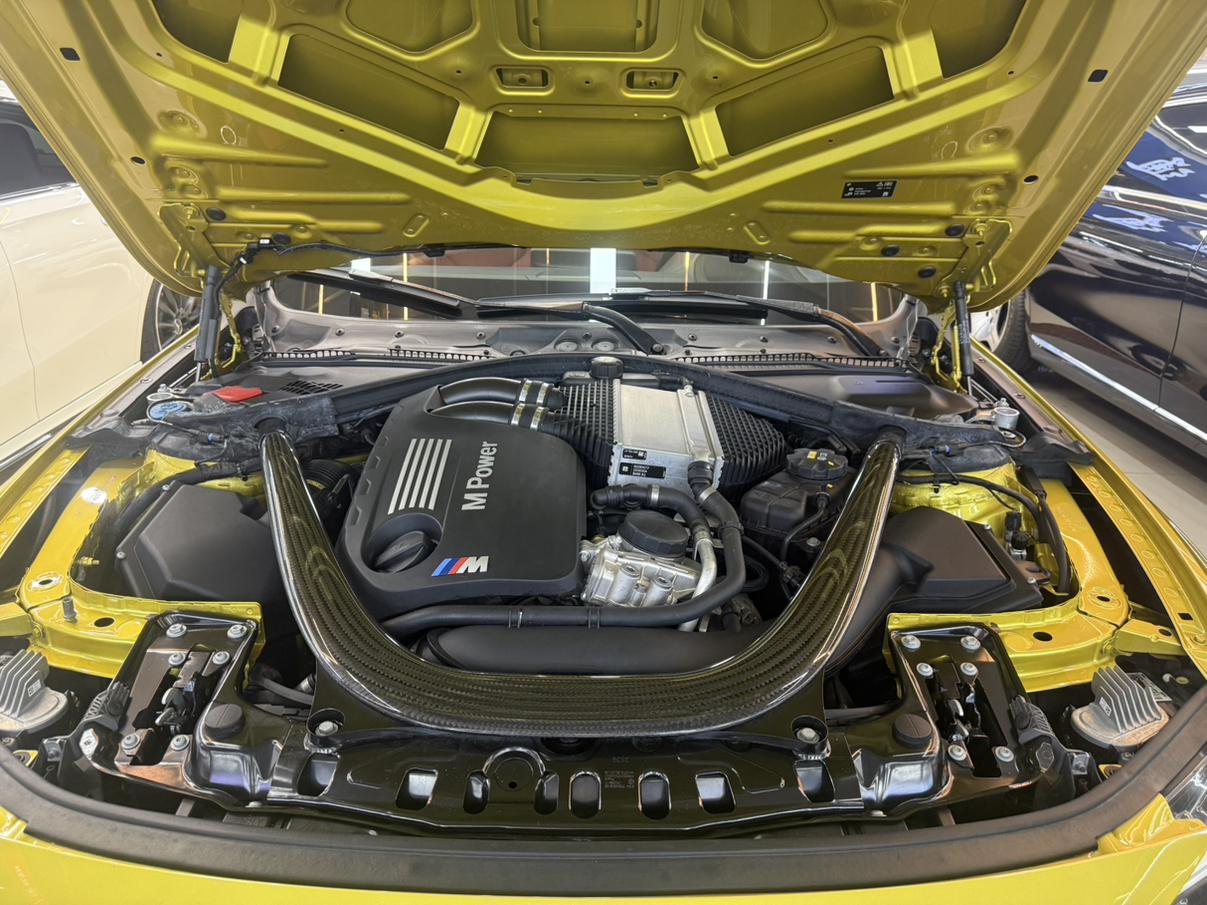 BMW M4 2019 thumb 4