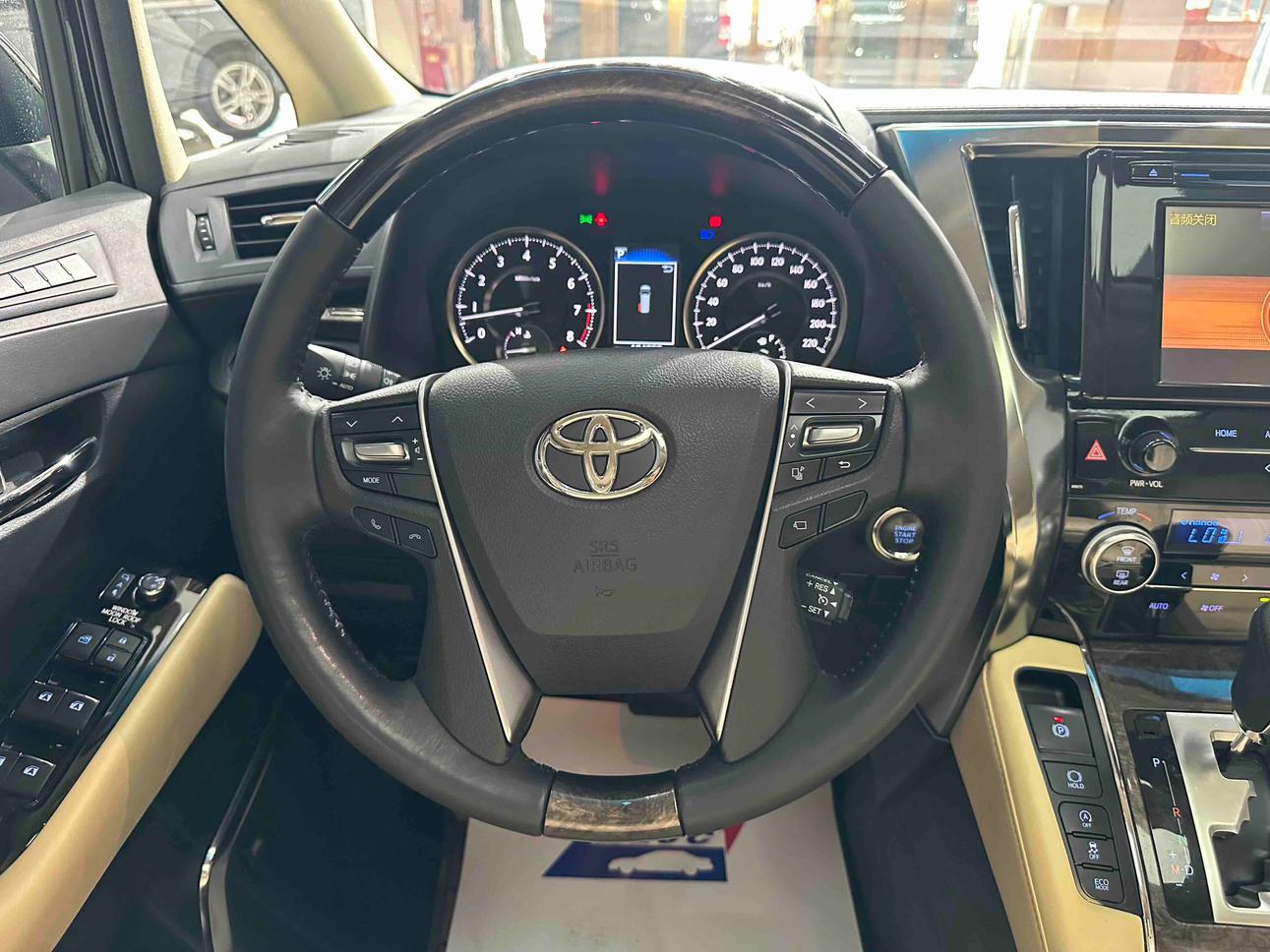 Toyota Alphard 2018 thumb 12