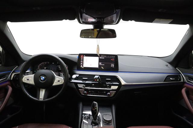 BMW 5 серии 2023 thumb 12
