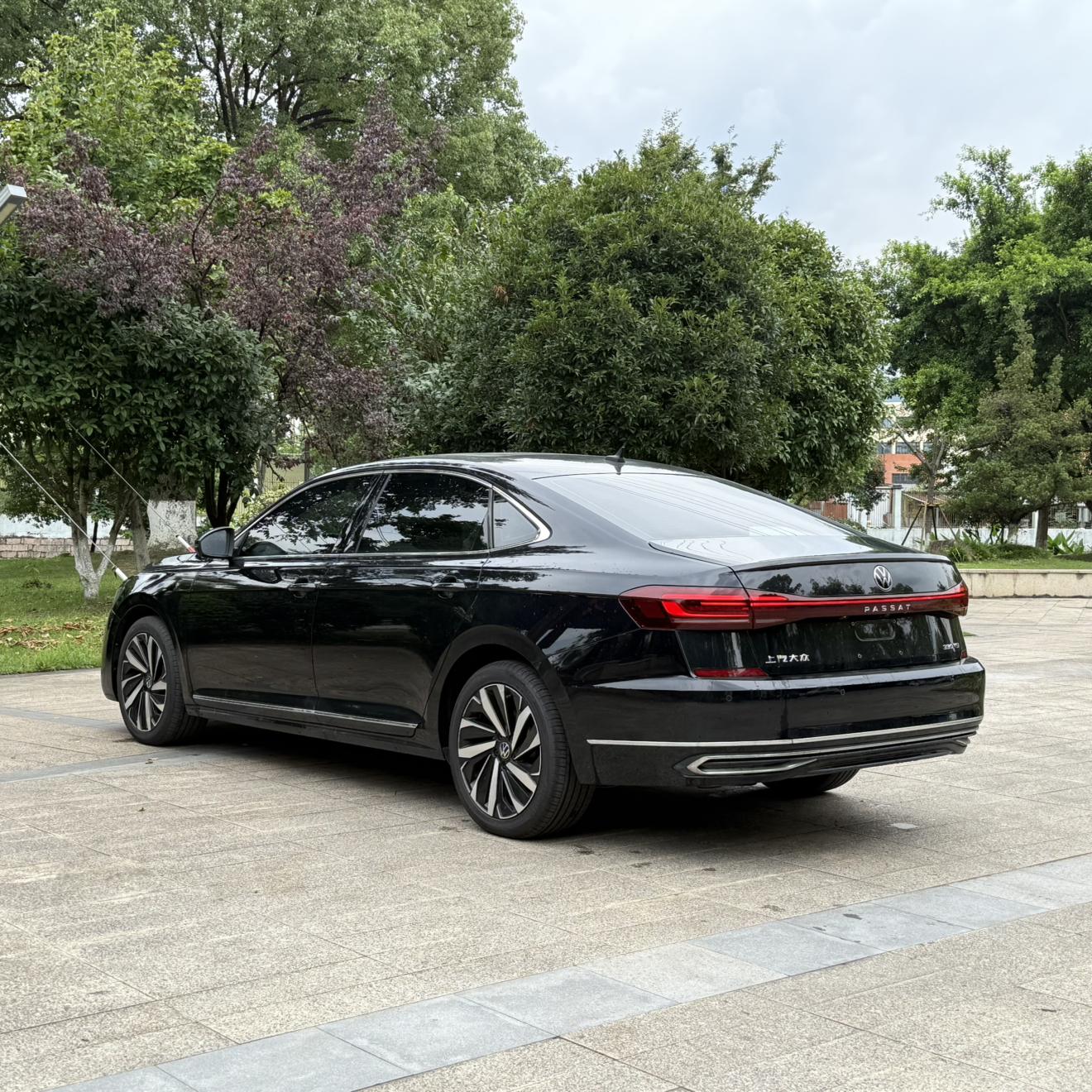 Volkswagen Passat (North America and China) 2022 thumb 2