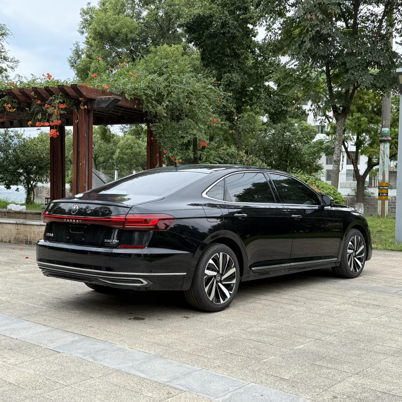 Volkswagen Passat (North America and China) 2022 thumb 4