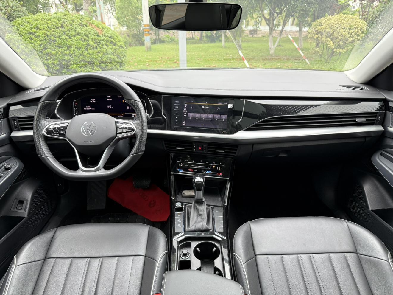 Volkswagen Passat (North America and China) 2022 thumb 9